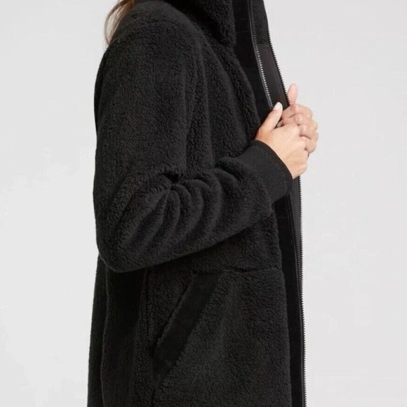 NWOT Athleta Tugga Jacket Black size Medium - Picture 3 of 4